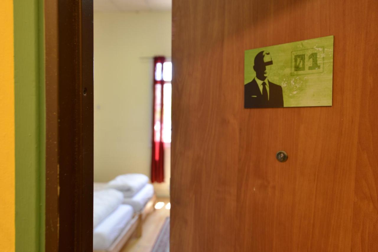 Roger'S Hostel Tel Aviv Exterior photo